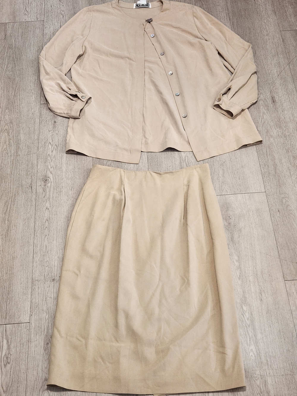 Carlisle Vintage 100% Silk 2 Piece Skirt Suit Set Beige 12
​